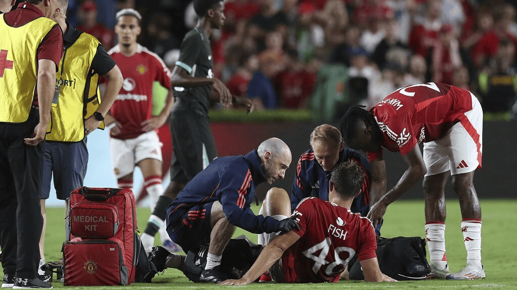 关于利物浦在比赛中受伤退赛，羽毛球队主帅表示担忧的信息-爱游戏体育